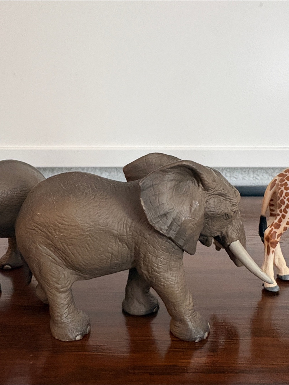 SCHLEICH Safari Animal Figures Elephants, Lion, Giraffe, Zebra - Picture 11 of 15